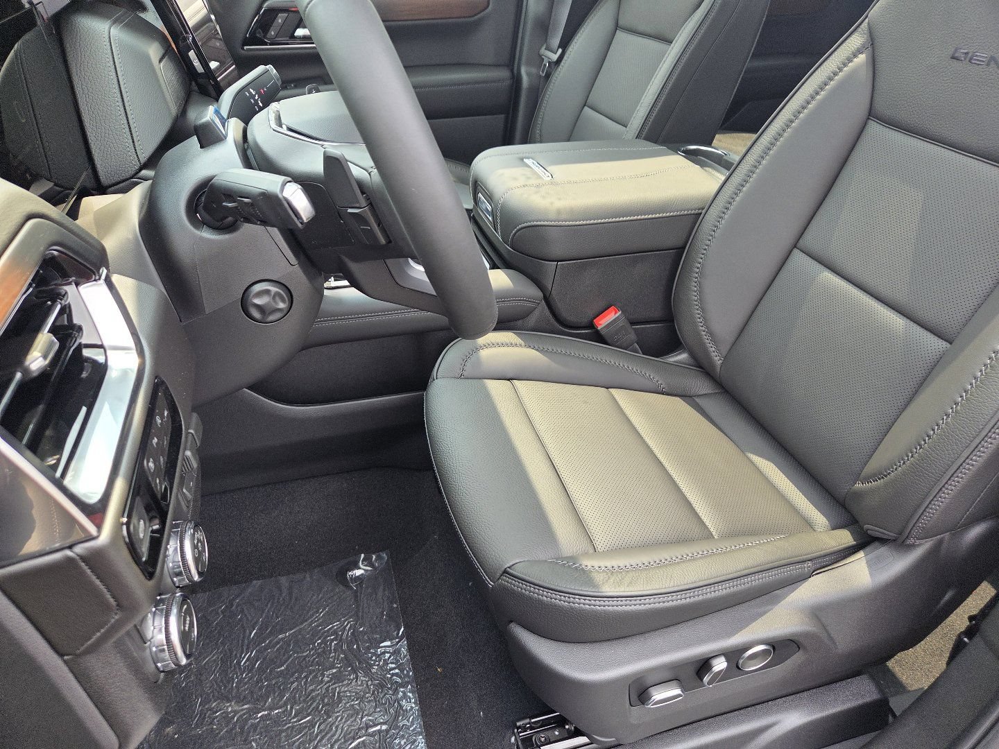 New 2026 GMC Yukon Denali w/ Denali Reserve Package AWD/4WD image 29