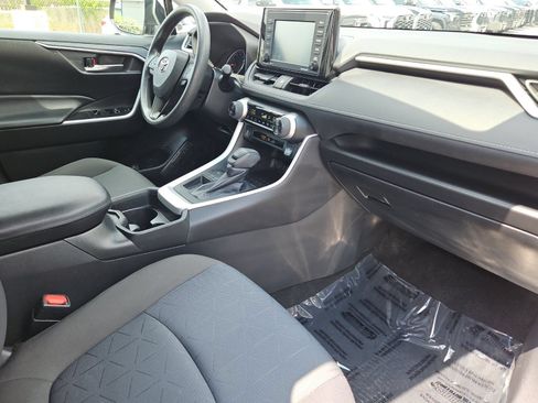 Certified 2021 Toyota RAV4 XLE w/ Convenience Package FWD image 15