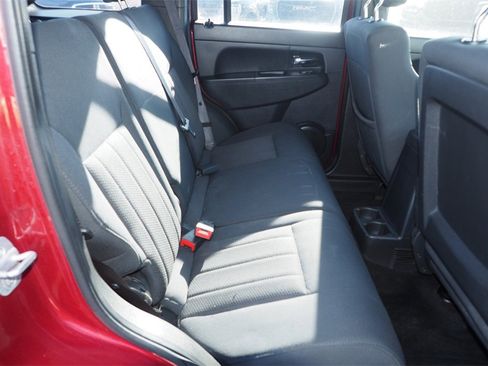 Used 2012 Jeep Liberty Sport image 15