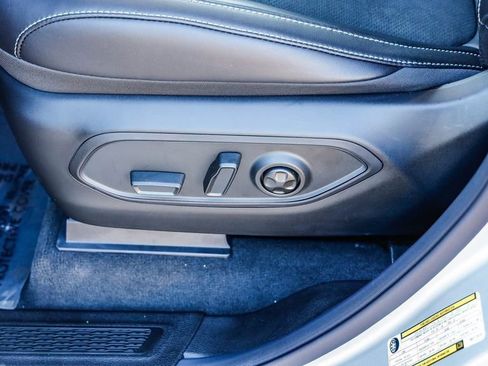 New 2025 Jeep Grand Cherokee Altitude image 23