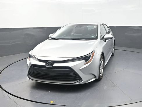 Used 2024 Toyota Corolla LE FWD image 2