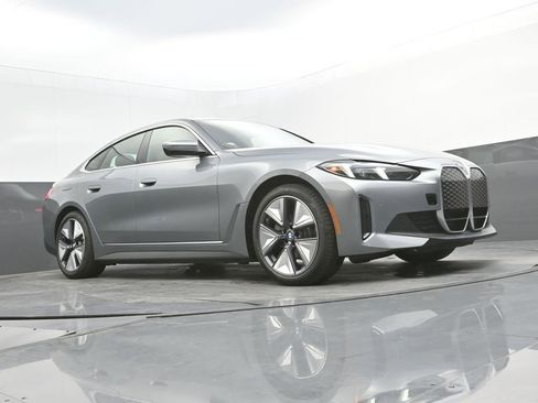 New 2026 BMW i4 eDrive40 w/ Premium Package RWD image 48