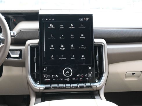 Used 2025 GMC Yukon Denali w/ Sun & Power Step Package image 33