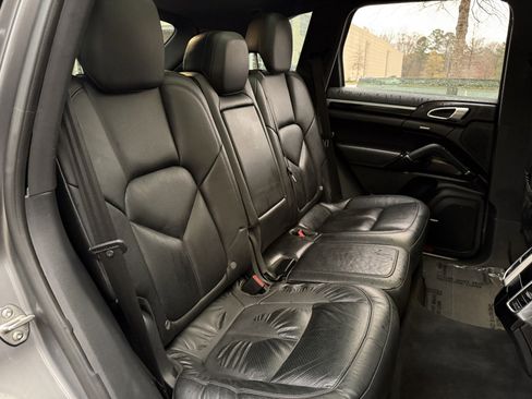 Used 2018 Porsche Cayenne Platinum Edition image 45