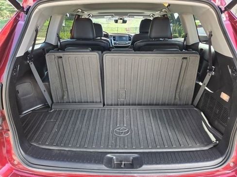 Used 2018 Toyota Highlander SE AWD/4WD image 28