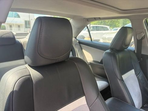 Used 2012 Toyota Camry SE w/ Leather Pkg FWD image 29
