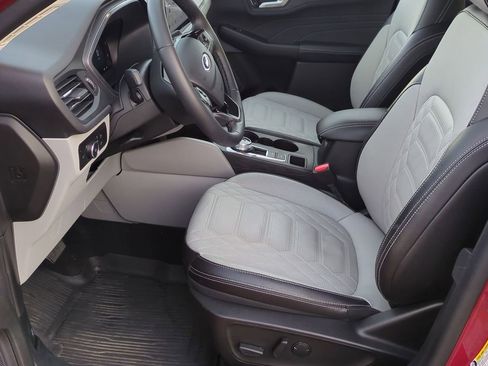 Certified 2023 Ford Escape Platinum w/ Premium Technology Package image 17