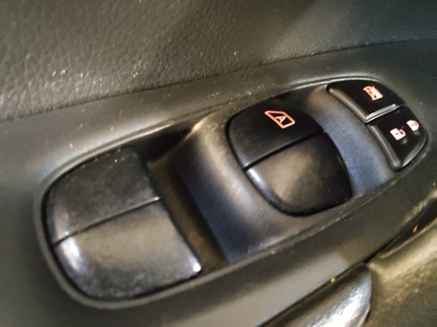 Used 2020 Nissan Rogue SV image 27