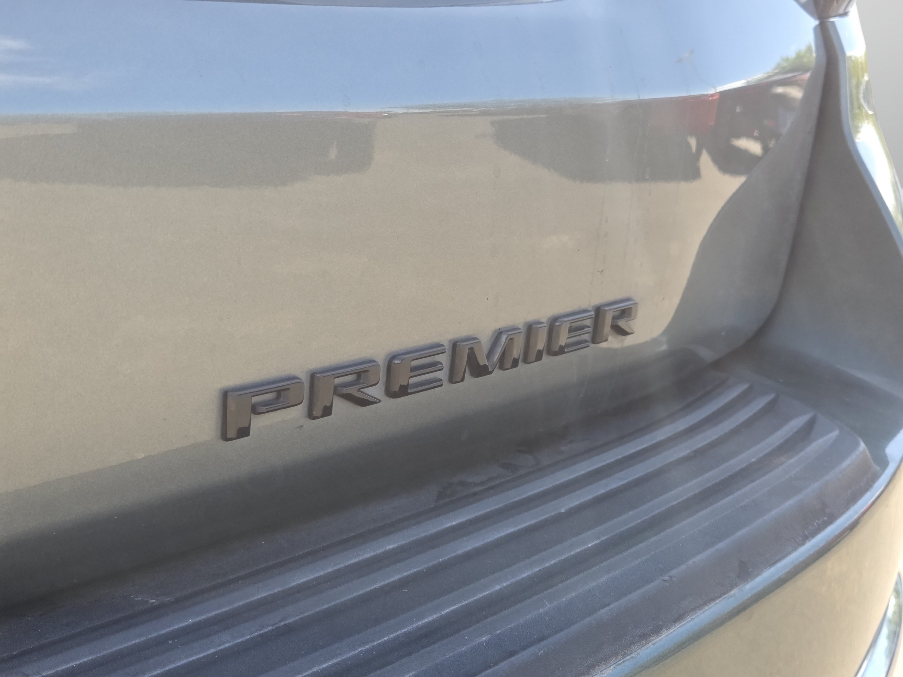 Used 2023 Chevrolet Suburban Premier AWD/4WD image 32