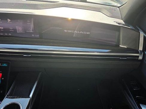 Certified 2025 Cadillac Escalade Premium Luxury image 36