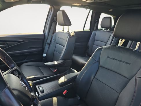 Used 2022 Honda Pilot Black Edition image 9