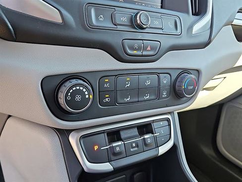 Used 2024 GMC Terrain SLE image 18