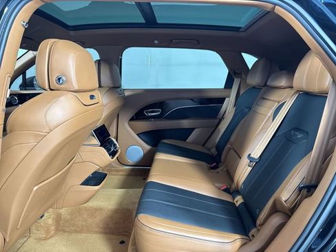 Used 2023 Bentley Bentayga Extended Wheelbase image 23