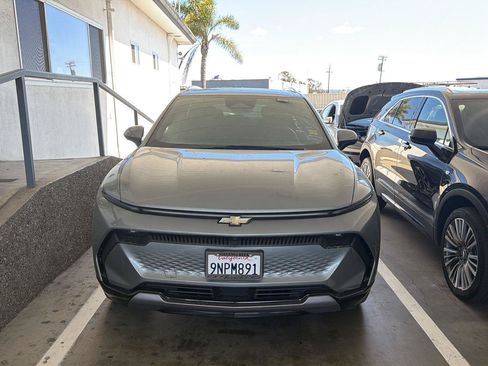 Used 2024 Chevrolet Equinox EV LT AWD/4WD image 2