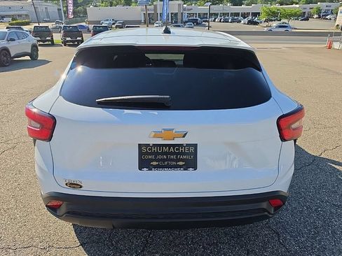 Used 2024 Chevrolet Trax LS w/ LS Convenience Package FWD image 4