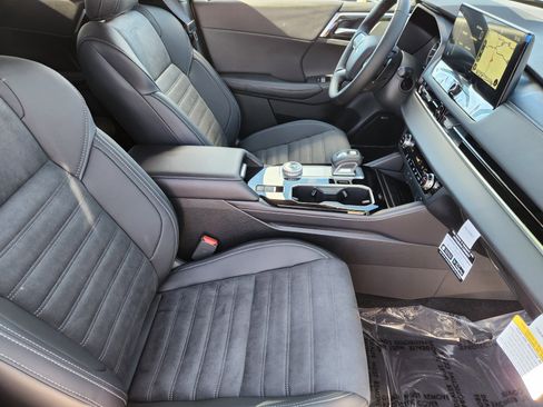 New 2025 Mitsubishi Outlander SE image 15