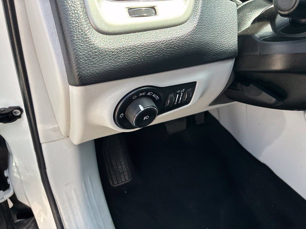 Used 2019 Jeep Compass Latitude FWD image 23