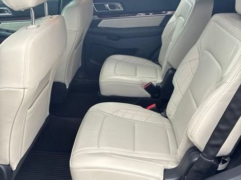 Used 2017 Ford Explorer Platinum AWD/4WD image 9