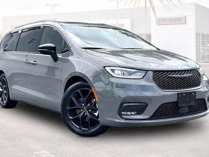 Used 2025 Chrysler Pacifica Limited
