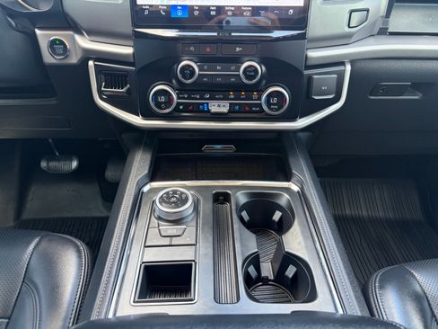 Used 2024 Ford Expedition XLT RWD image 18