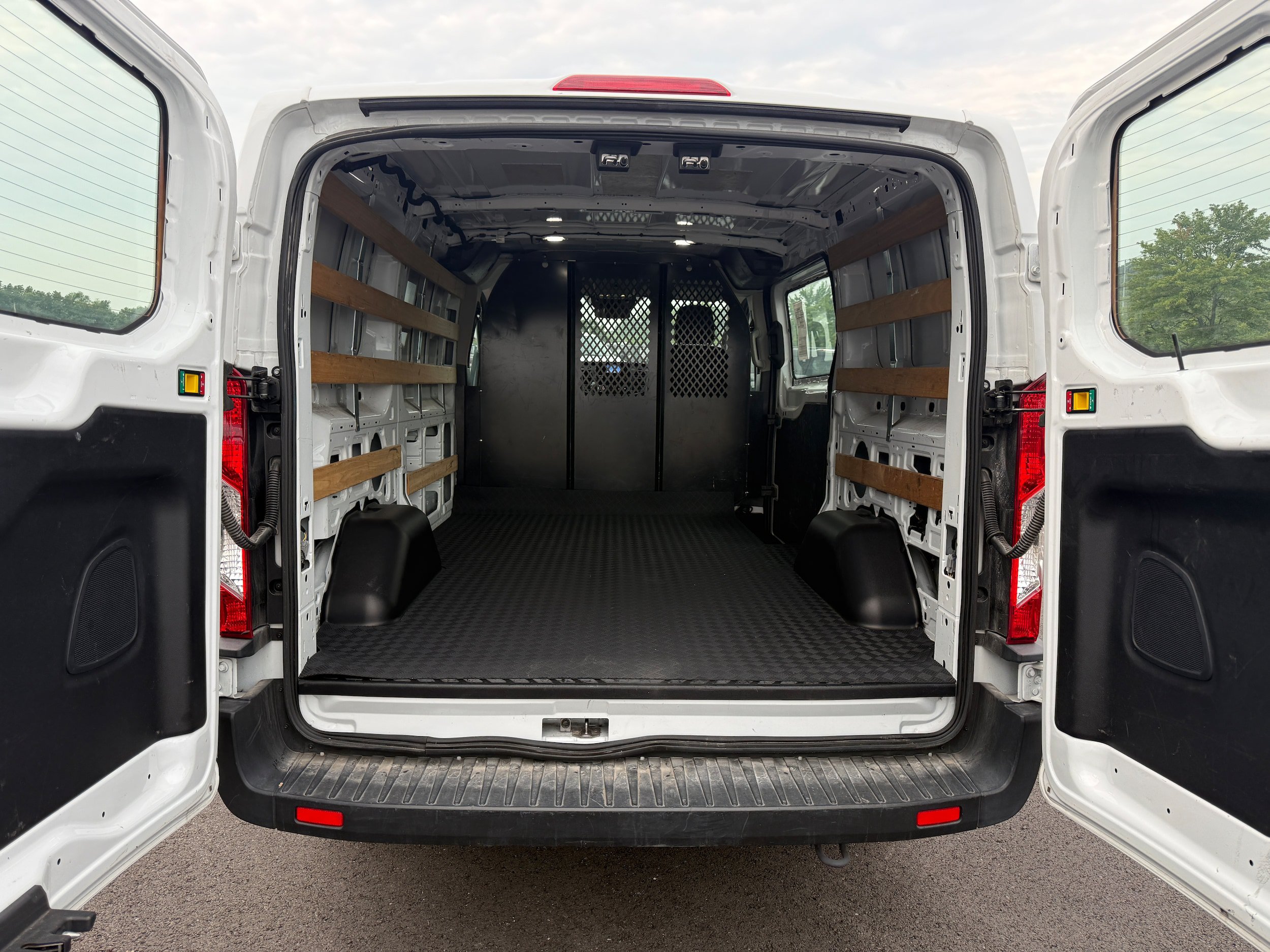 Used 2024 Ford Transit 250 Low Roof w/ Exterior Upgrade Package RWD image 9