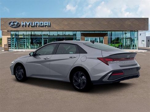 Used 2026 Hyundai Elantra Sport FWD image 4