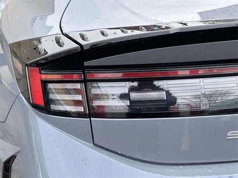 Certified 2024 Hyundai Sonata SEL w/ Convenience Package image 11