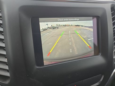 Used 2020 Jeep Cherokee Latitude w/ Cold Weather Group image 23