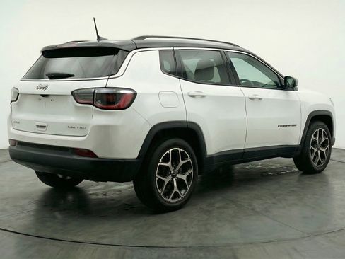 Used 2025 Jeep Compass Limited image 9