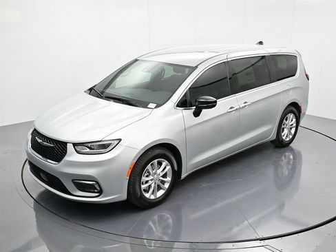 New 2026 Chrysler Pacifica Select image 26