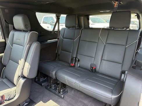 Used 2026 Cadillac Escalade ESV Luxury RWD image 45