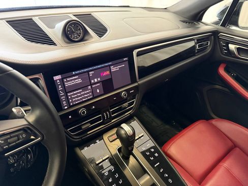 Used 2023 Porsche Macan AWD/4WD image 18