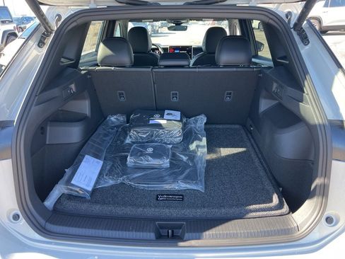 New 2026 Volkswagen Tiguan SE R-Line image 13