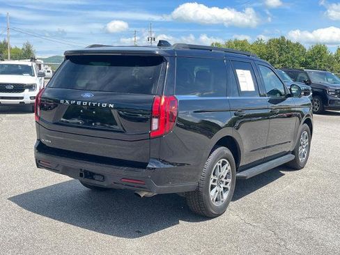 Certified 2025 Ford Expedition Active AWD/4WD image 3