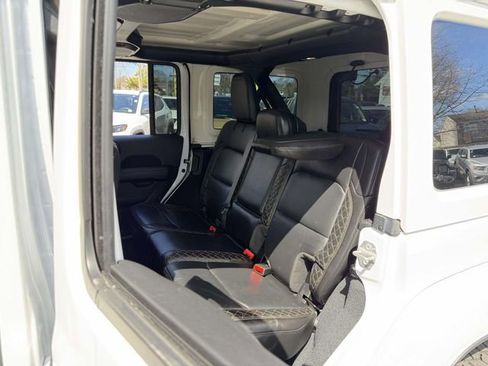 Used 2022 Jeep Wrangler Unlimited Sahara AWD/4WD image 19