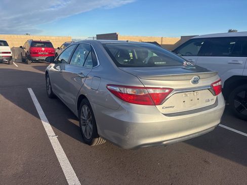 Used 2017 Toyota Camry SE image 4