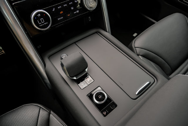 New 2026 Land Rover Discovery Limited Edition AWD/4WD image 31