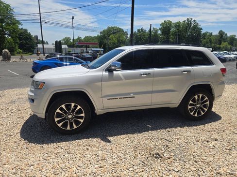 Used 2017 Jeep Grand Cherokee Overland AWD/4WD image 4