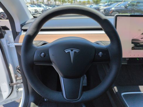 Used 2022 Tesla Model Y Long Range AWD/4WD image 18