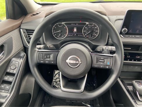 Used 2023 Nissan Rogue SV AWD/4WD image 19