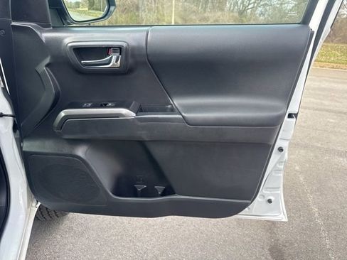 Used 2023 Toyota Tacoma TRD Off-Road image 9