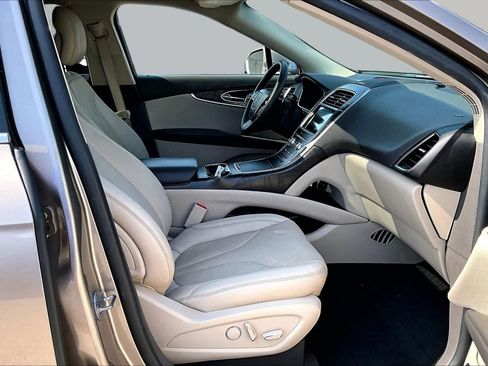 Used 2019 Lincoln Nautilus Reserve AWD/4WD image 9