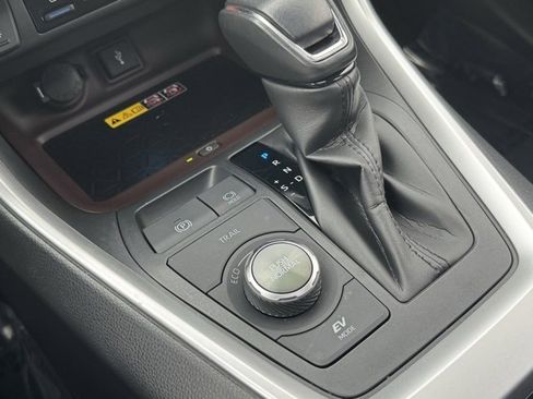 Certified 2022 Toyota RAV4 Limited image 17