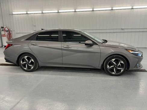 Used 2023 Hyundai Elantra Limited image 9