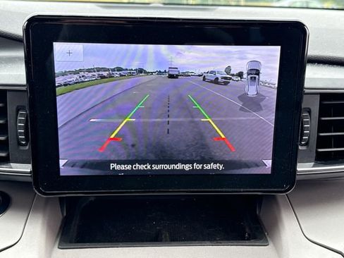 Used 2023 Ford Explorer XLT w/ Equipment Group 202A AWD/4WD image 29