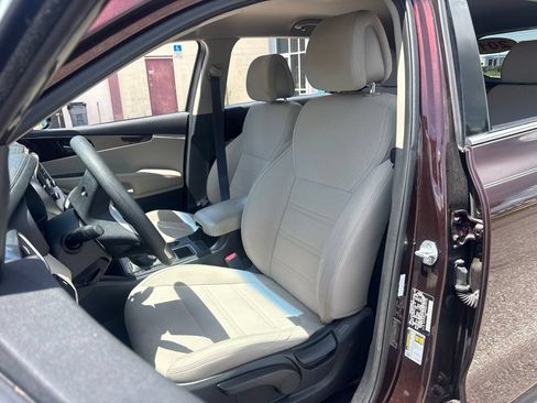 Used 2016 Kia Sorento FWD image 9
