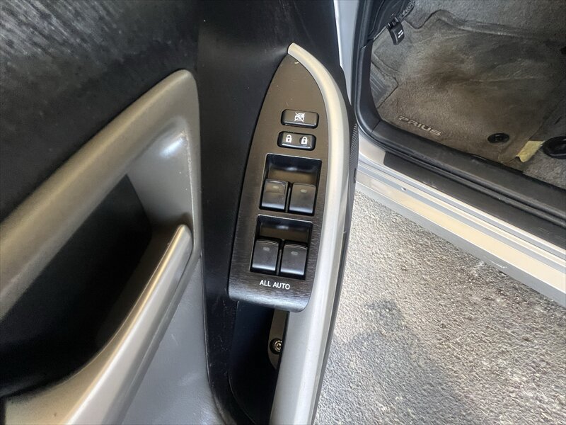 Used 2013 Toyota Prius Four w/ Deluxe Solar Roof Pkg FWD image 29