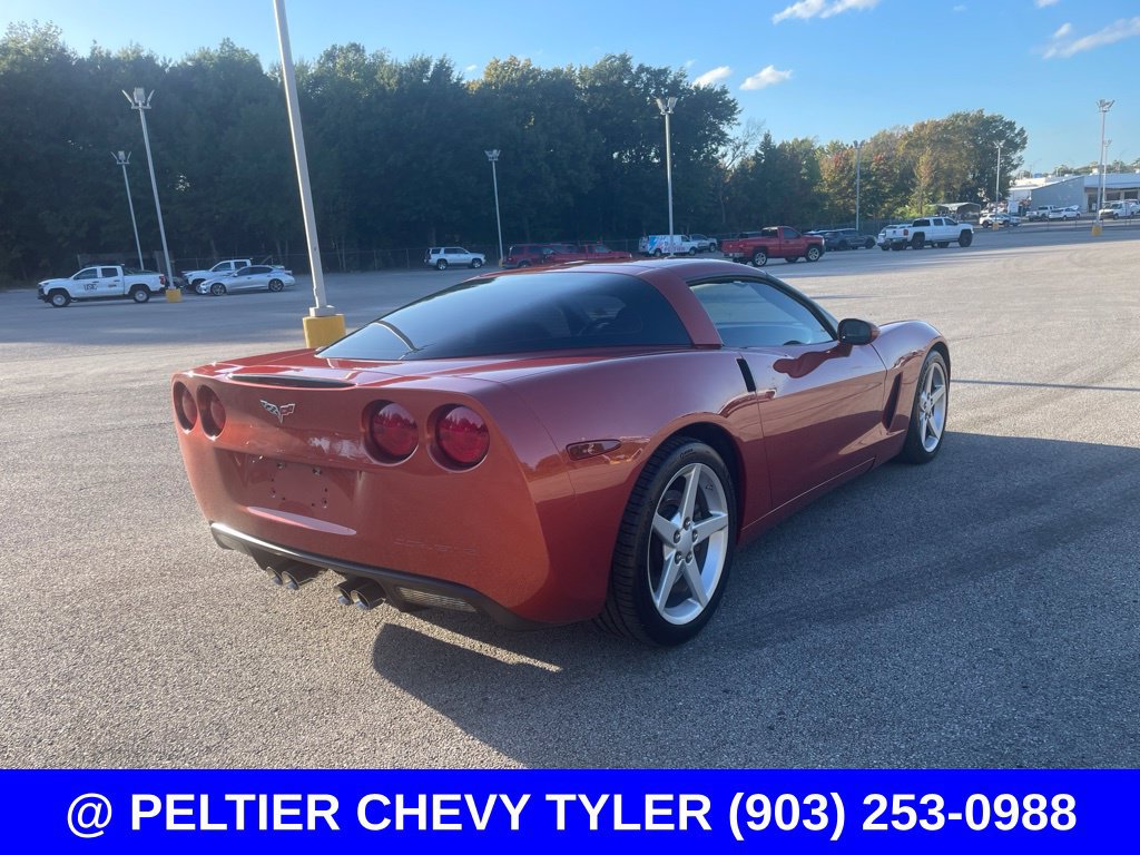 Used 2005 Chevrolet Corvette Coupe w/ Performance Handling Package RWD image 5