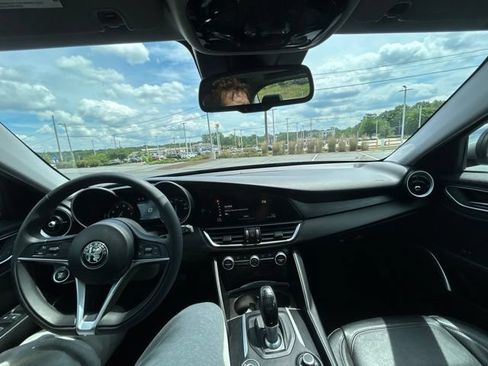 Used 2018 Alfa Romeo Giulia AWD image 41