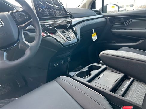 New 2026 Honda Odyssey Touring image 11